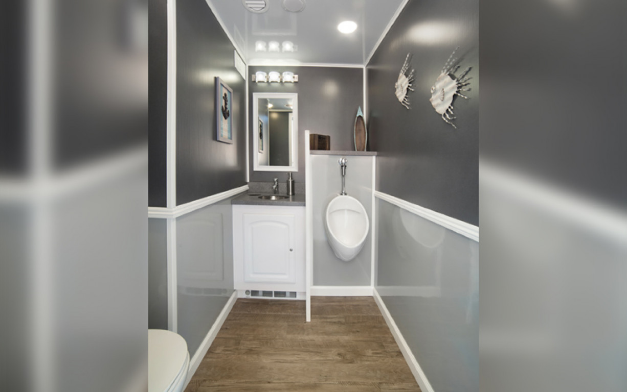 2 station spa series restroom trailer