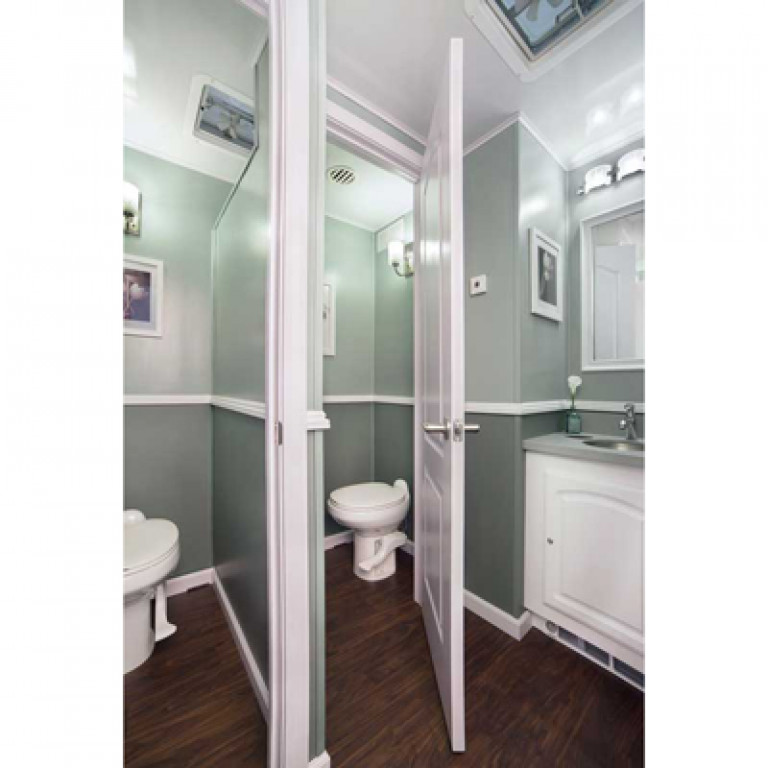 4 station restroom trailer