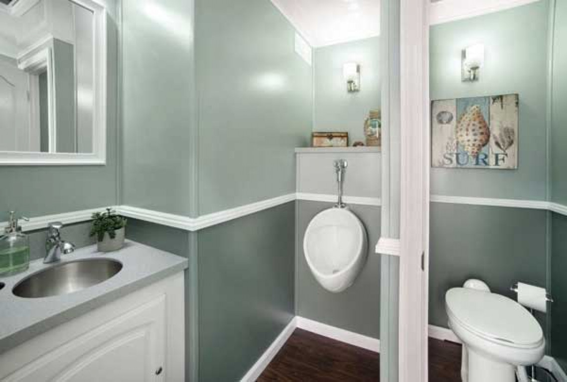 4 station restroom trailer