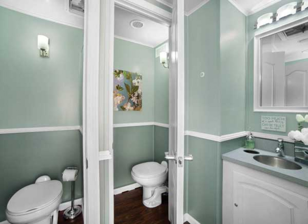 4 station restroom trailer