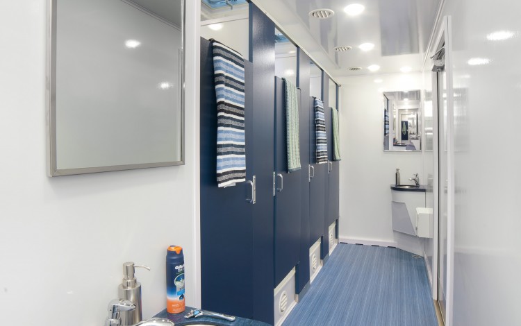 28-Shower-Interior-C-2_blue-750x470